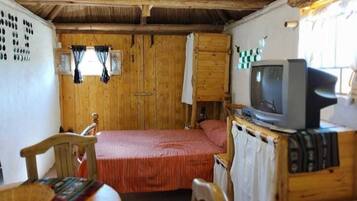 3 bedrooms, WiFi (free), bed sheets