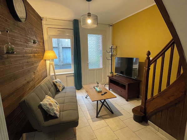 Living area - Vrbo Property (Vire Normandie)