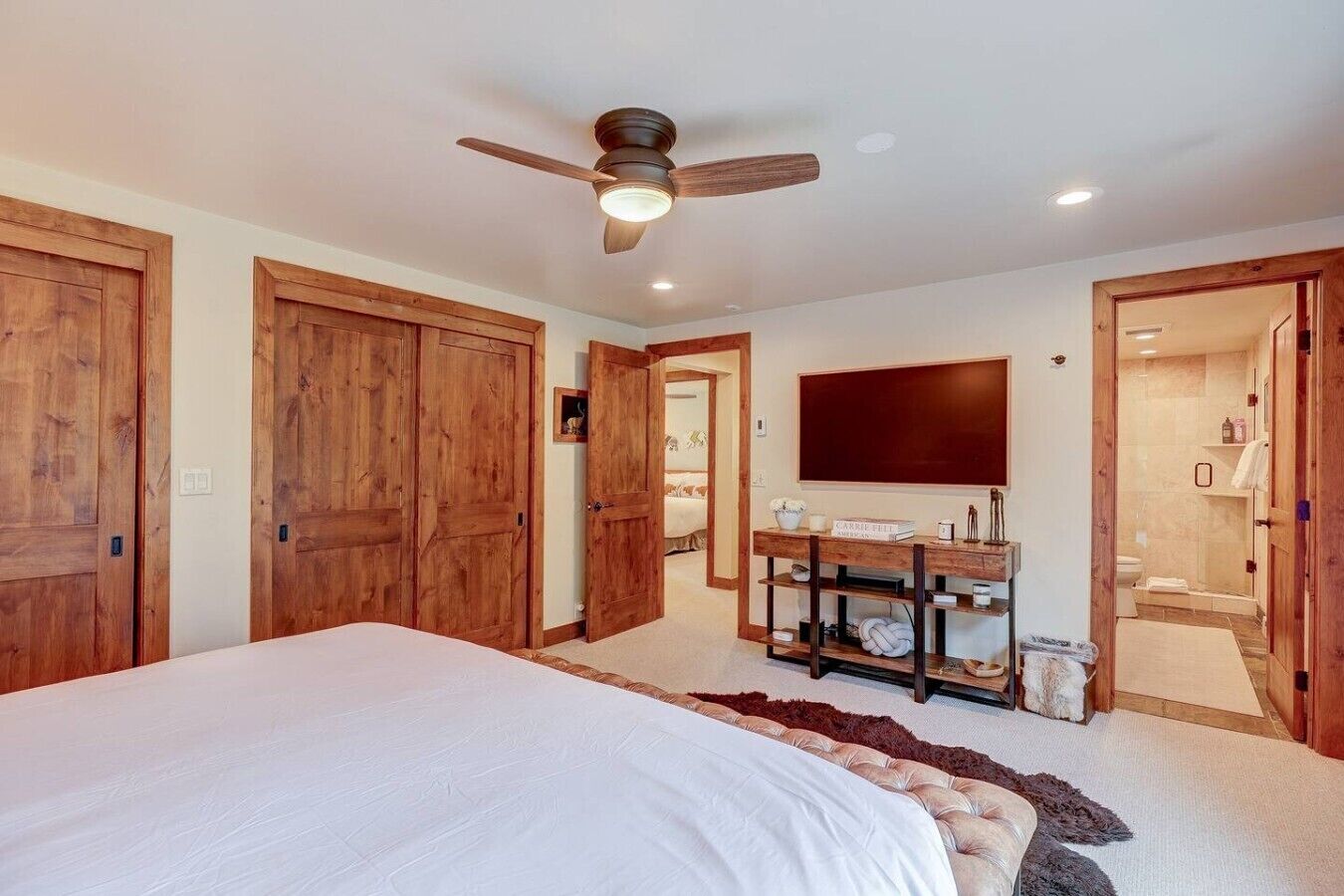 5 bedrooms, travel cot, WiFi, bed sheets