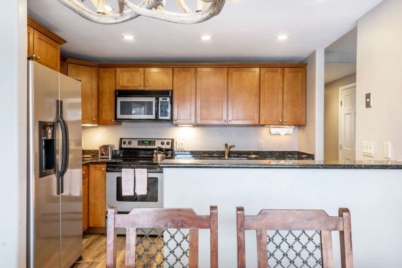 Coffee/tea maker, fridge, microwave, oven