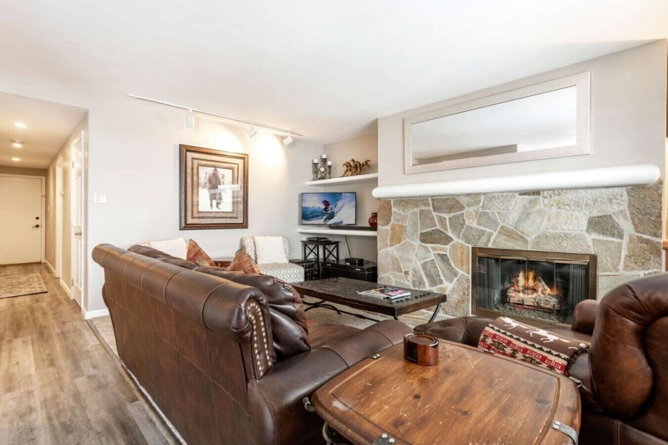 TV, fireplace