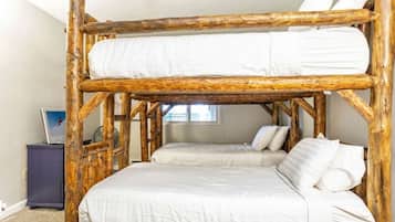 2 bedrooms, travel crib, WiFi, bed sheets