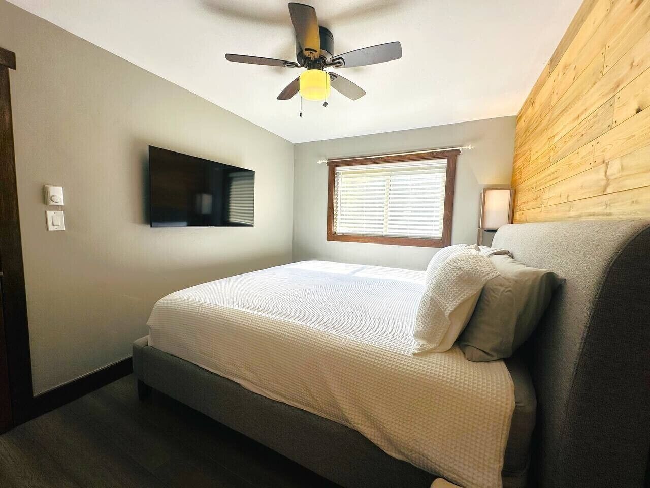 2 bedrooms, travel crib, WiFi, bed sheets