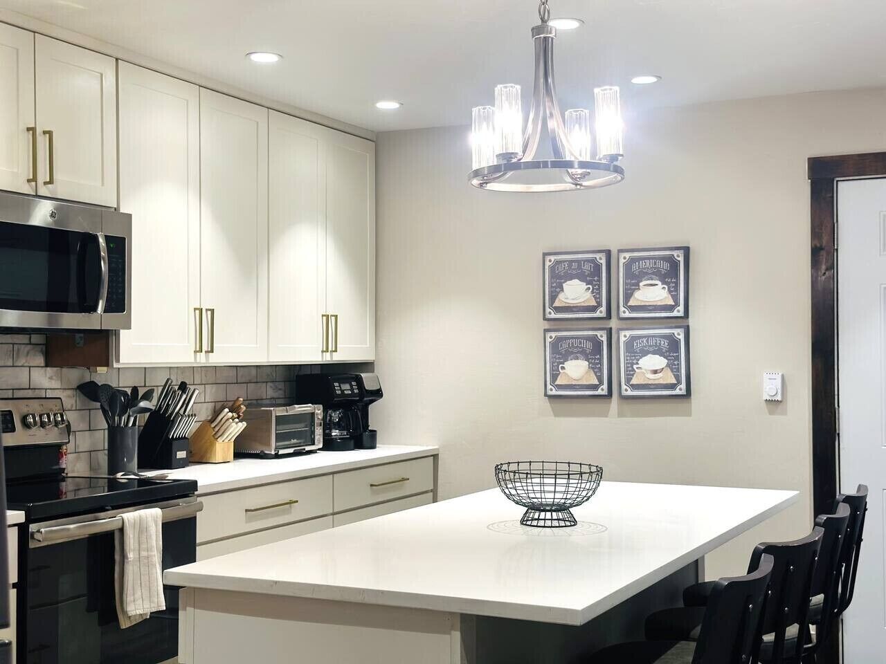 Coffee/tea maker, fridge, microwave, oven