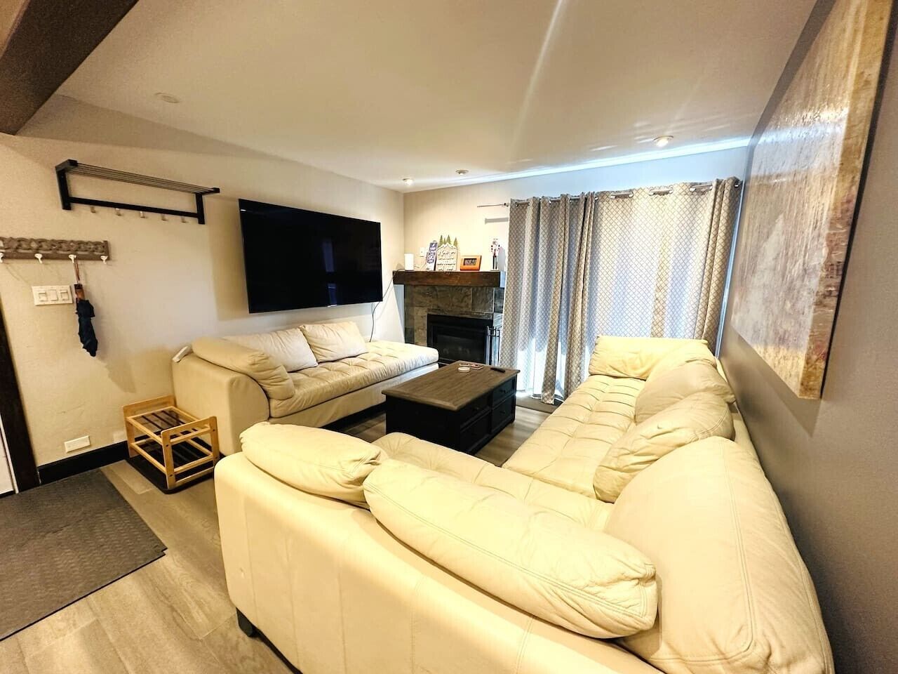 TV, fireplace