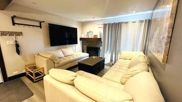 TV, fireplace