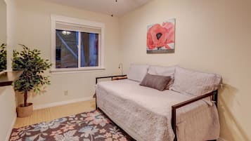 Desk, travel crib, WiFi, bed sheets