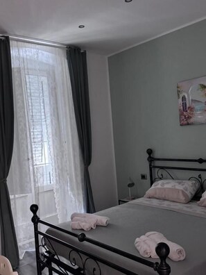 Desk, free WiFi - Affitti brevi Poesia (Taranto)