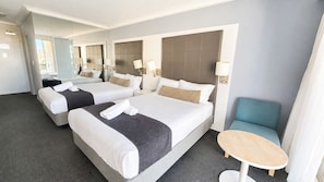 Standard Room, 2 Double Beds, Non Smoking, Balcony - Central Surfers 2 Beds by Beach and Tram (Surfers Paradise)