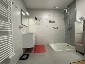 Bathroom - Vrbo Property (propriano)