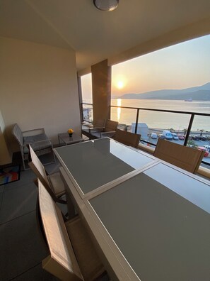 Outdoor dining - Vrbo Property (propriano)