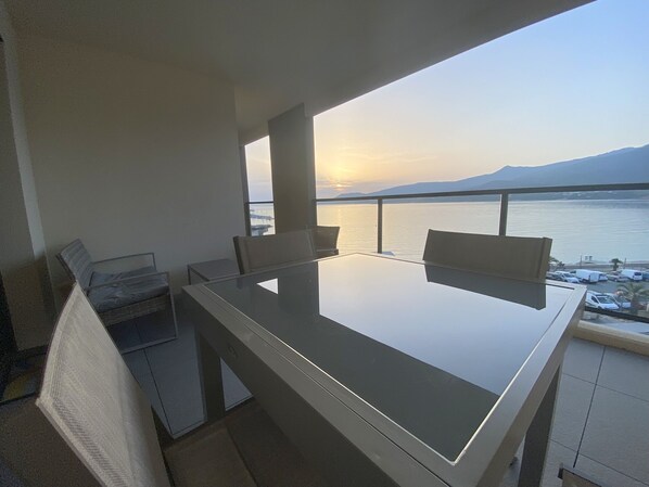 Outdoor dining - Vrbo Property (propriano)