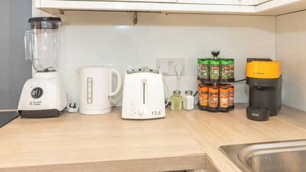 Coffee/tea maker, fridge, microwave, oven
