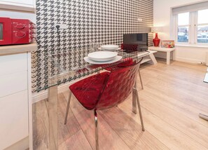 Dining - IBEX HOUSE Modern 2-Bed Flat Free Parking (Berkshire)