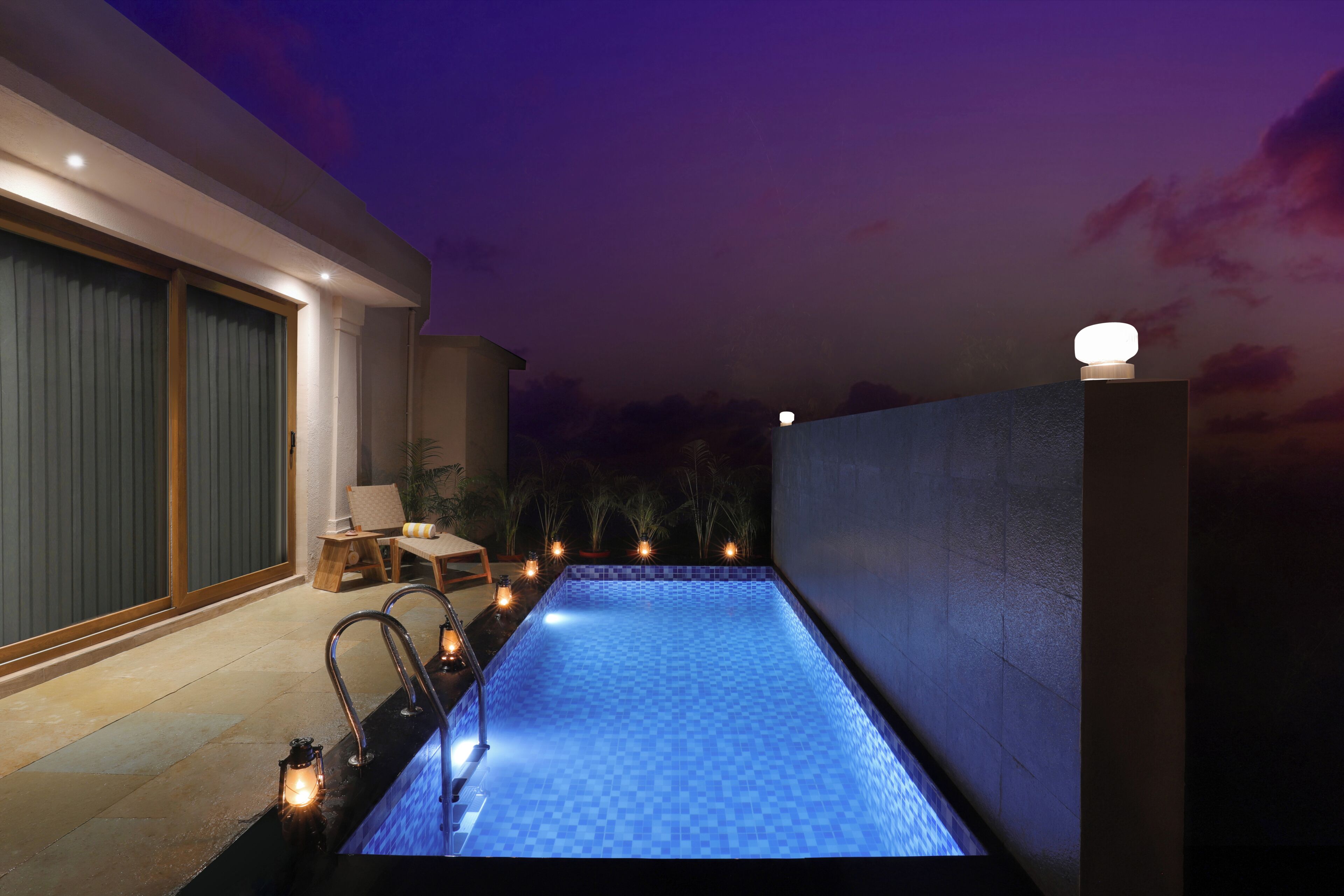 Kamar Double Deluks, pemandangan halaman | Kolam renang | Kolam renang outdoor musiman