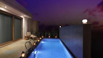 Kamar Double Deluks, pemandangan halaman | Kolam renang | Kolam renang outdoor musiman