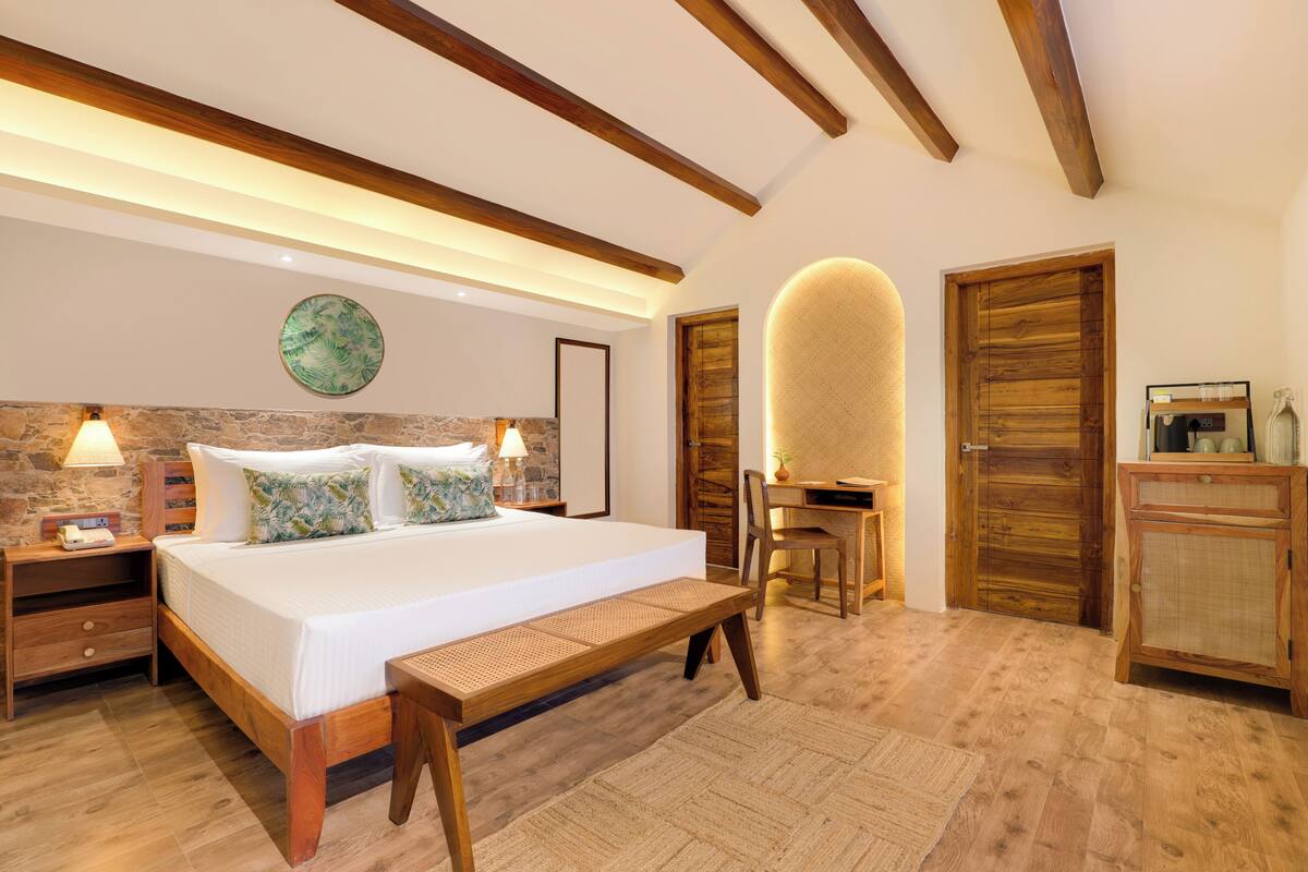 Standard Room, Courtyard View | Desk, laptop workspace