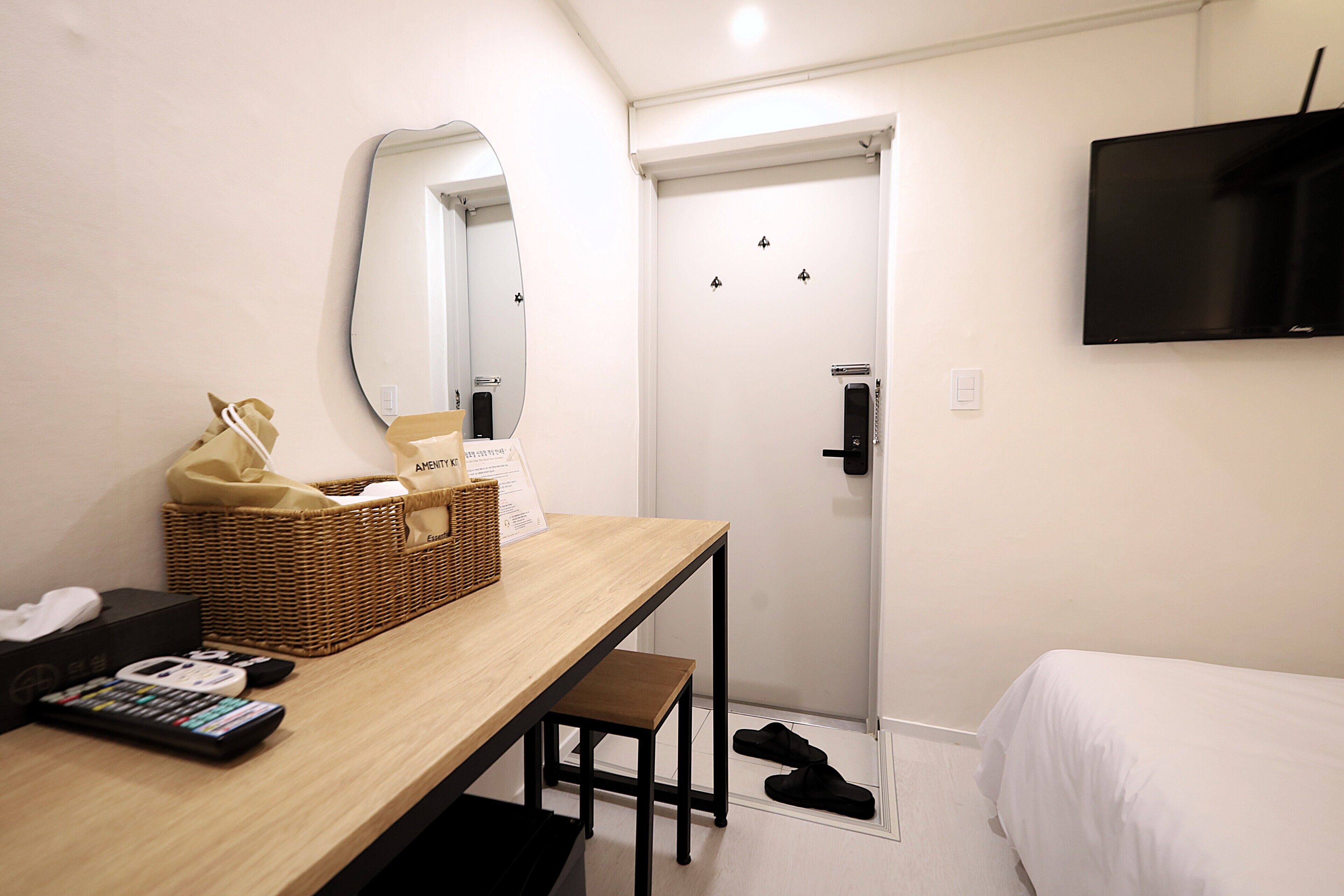 Double Room, 1 Double Bed, Non Smoking, Housekeeping | Desk, laptop workspace, free WiFi