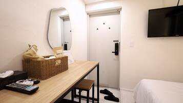 Double Room, 1 Double Bed, Non Smoking, Housekeeping | Desk, laptop workspace, free WiFi