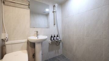 Double Room, 1 Double Bed, Non Smoking, Housekeeping | Bathroom