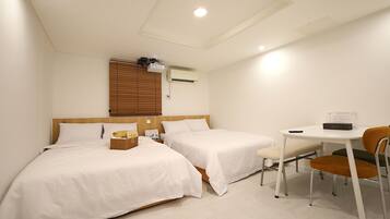 Twin Room, 2 Queen Beds, Non Smoking, Air conditioning