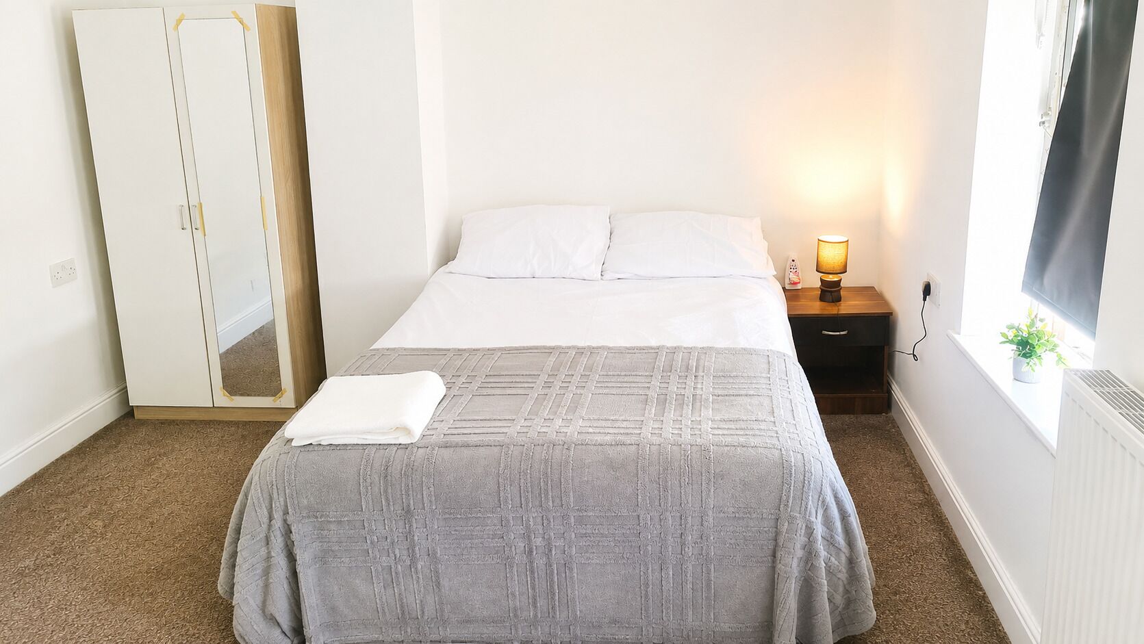 5 bedrooms, iron/ironing board, WiFi, bed sheets