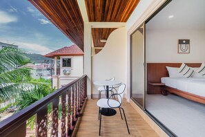 Design-Doppelzimmer, Stadtblick | Speisen im Freien