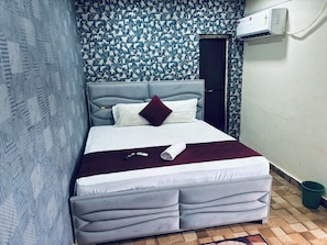 Camas plegables/adicionales y ropa de cama 