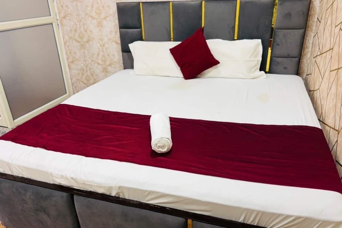 Camas plegables/adicionales y ropa de cama 