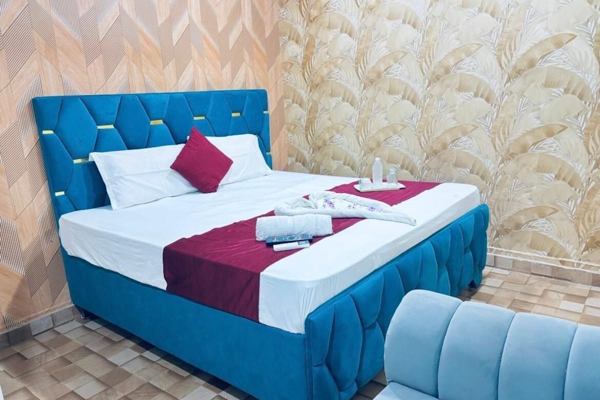 Camas plegables/adicionales y ropa de cama 