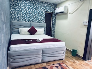 Camas plegables/adicionales y ropa de cama 