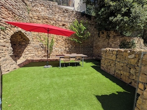 Outdoor dining - Vrbo Property (Mornas)
