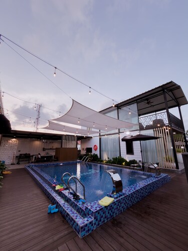 Modern Tiny House Double-story
