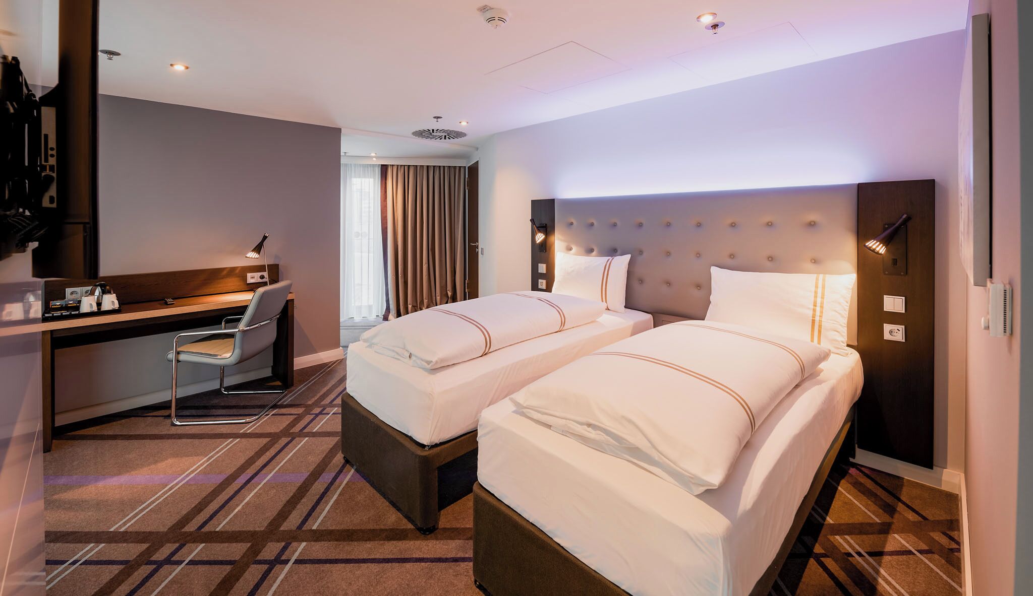 Standard Room, Non Smoking | Desk, laptop workspace, iron/ironing board, WiFi (free)
