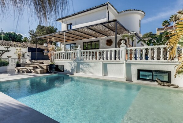 Pool - Stylish Villa, in a nice location (Marbella)