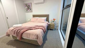 Iron/ironing board, internet, bed sheets