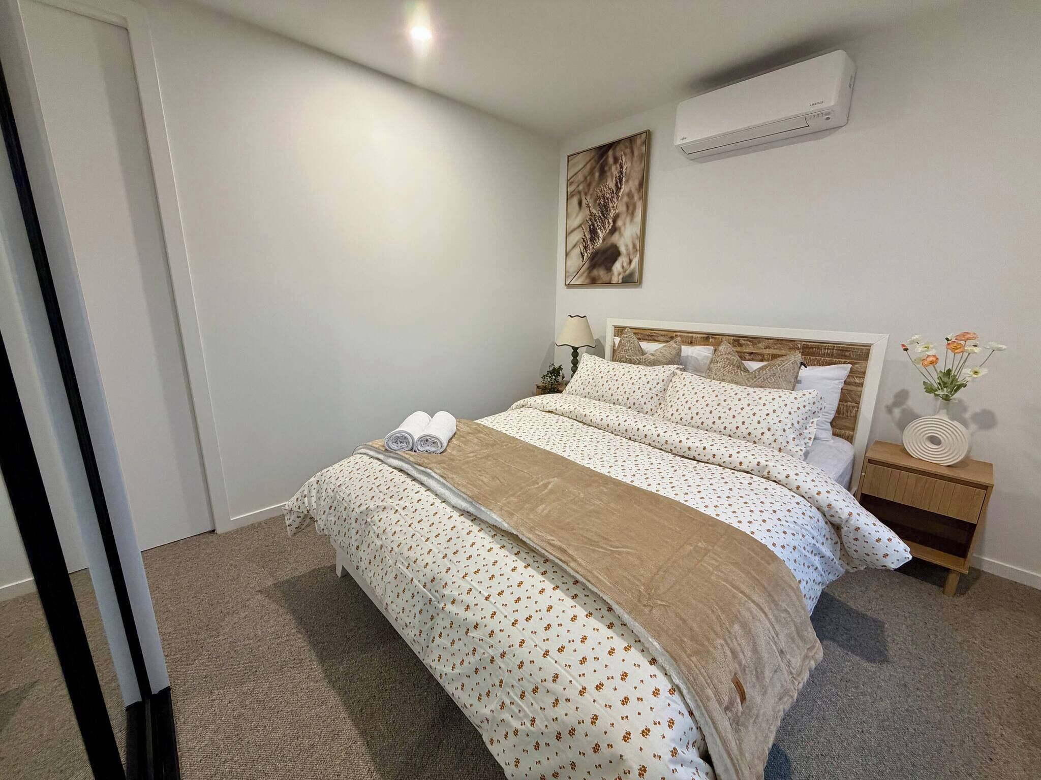Iron/ironing board, internet, bed sheets