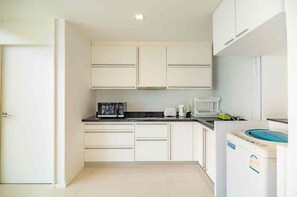 Unclassified image, 3 of 18, button - Beachfront Duplex in Jomtien 3BR with Pool & Gym. Sea view & Night market. 8ppl (Pattaya City)