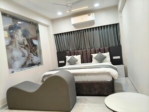 ห้องลักซ์ชัวรี่ดับเบิล, วิวเมือง | โต๊ะทำงาน, พื้นที่ทำงานแบบใช้แล็ปท็อป, Wi-Fi ฟรี