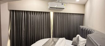 Hotel J k Town