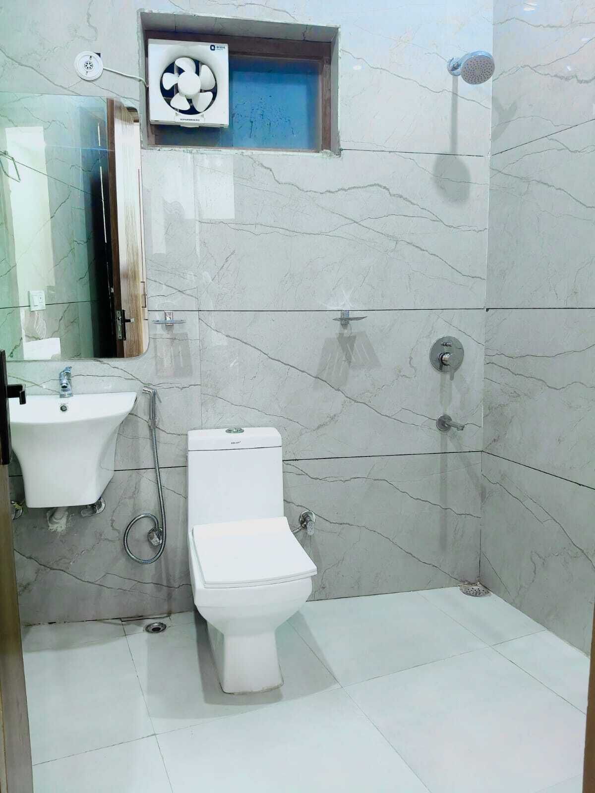 Premium Room | Bathroom | Shower, towels, soap