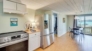 Unclassified image, 4 of 28, button - Hot Tub, Lake Access! Waterfront Hartwell Hideaway (Hartwell)