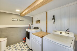 Unclassified image, 2 of 28, button - Hot Tub, Lake Access! Waterfront Hartwell Hideaway (Hartwell)