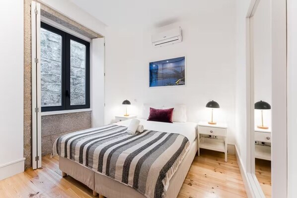 Room - Vrbo Property (Porto)