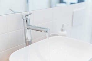 Bathroom - Vrbo Property (Porto)