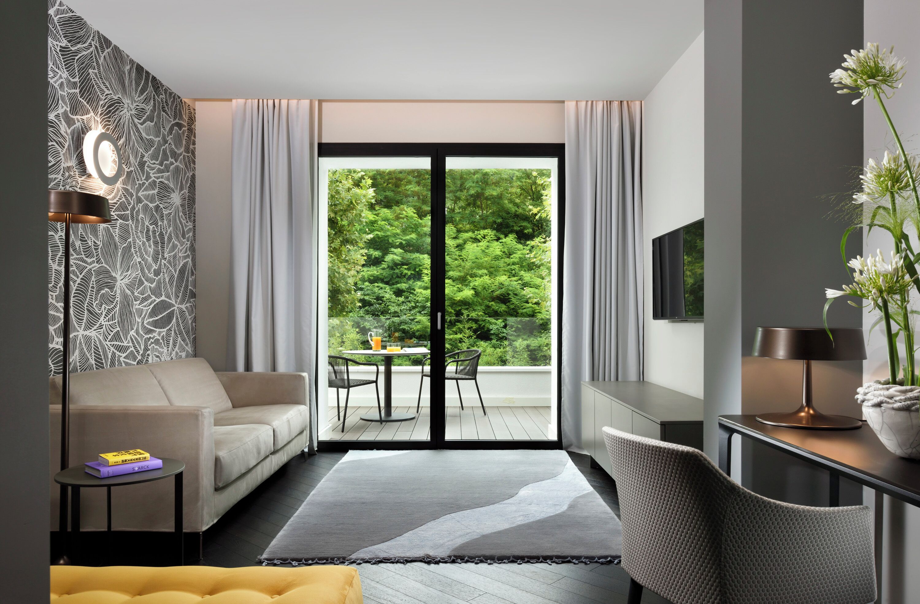 Studio, Terrace | Living area
