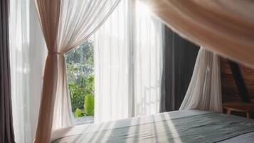 Chambre Double Deluxe, balcon, vue jardin | Coffres-forts dans les chambres, Wi-Fi gratuit