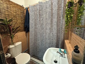 Bruser, håndklæder, Toiletpapir