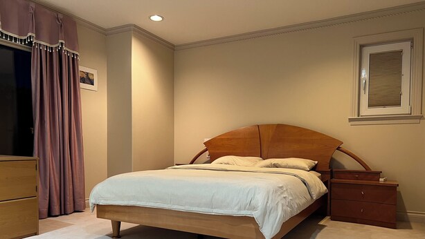 4 habitaciones, tabla de planchar con plancha, wifi y ropa de cama 