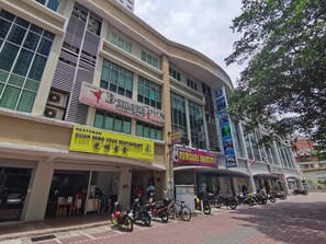 A multi-story building with various commercial establishments, including a restaurant and a laundry service. - Putra Majestik Manage By City Haven (Jalan Ipoh)